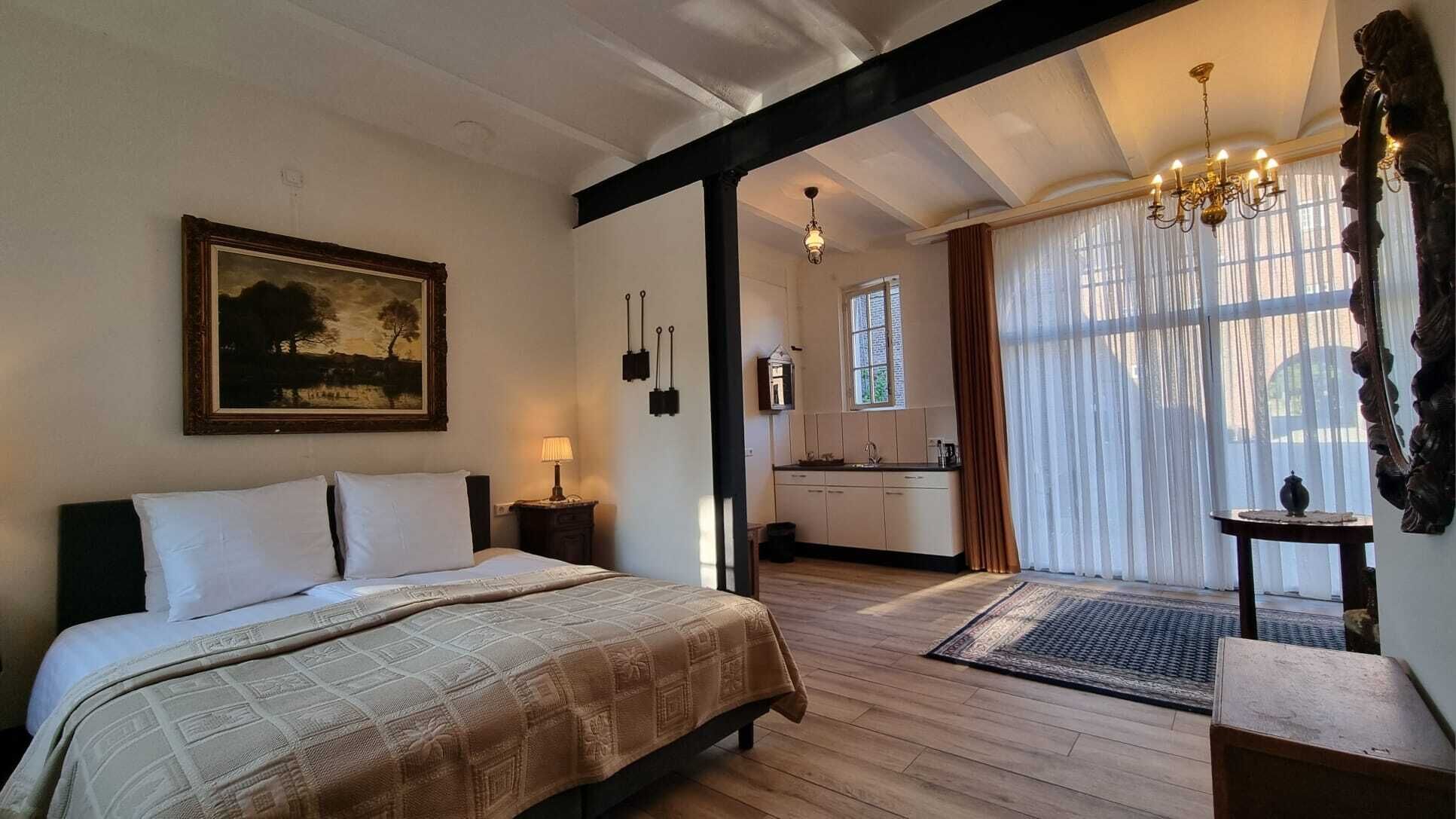 14 soverom, skrivebord, wi-fi og sengetøy