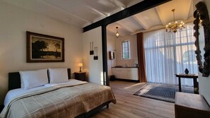 14 makuuhuonetta, työpöytä, Wi-Fi, vuodevaatteet