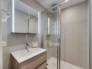 Hair dryer, towels