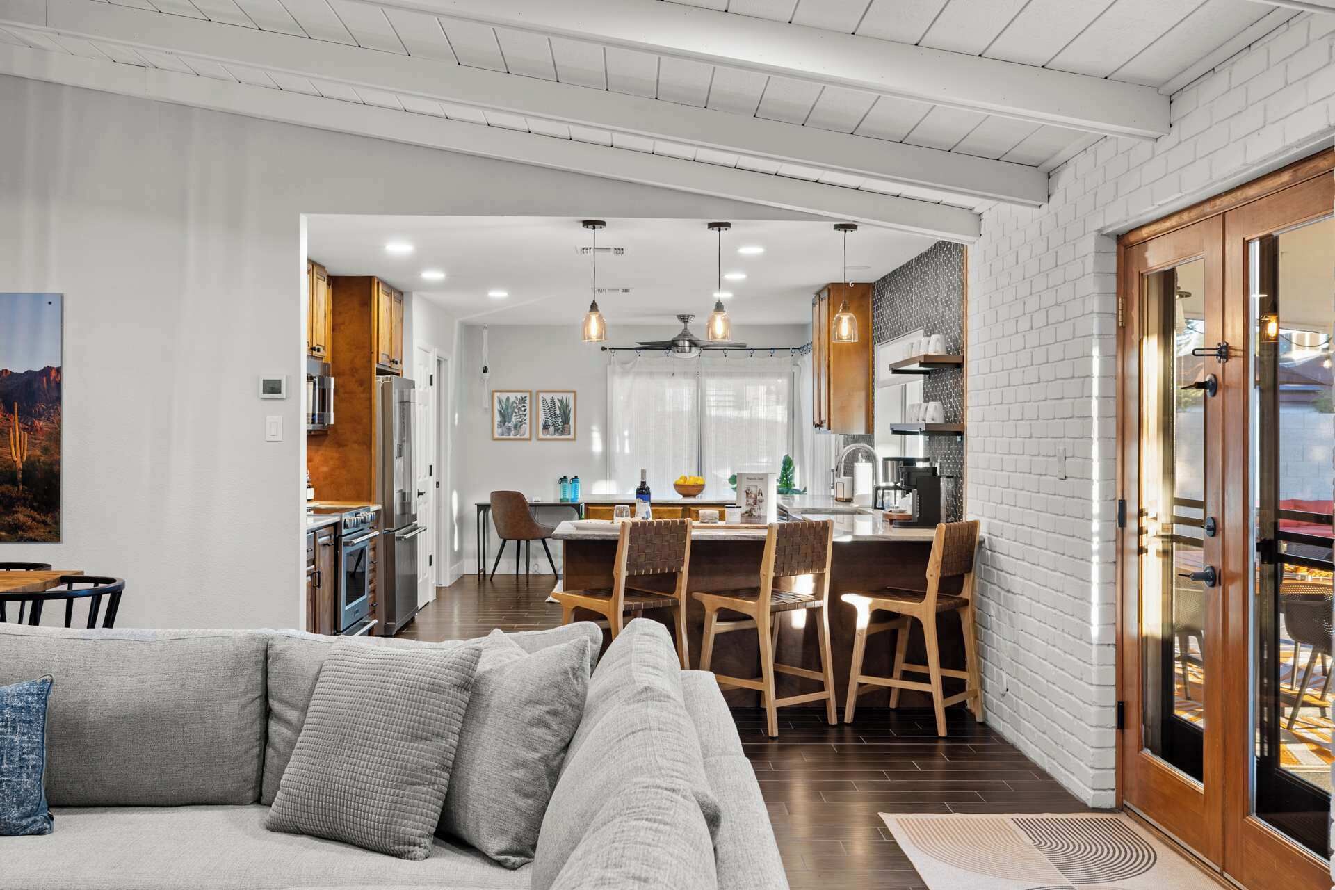 Televisión, chimenea, videojuegos, libros