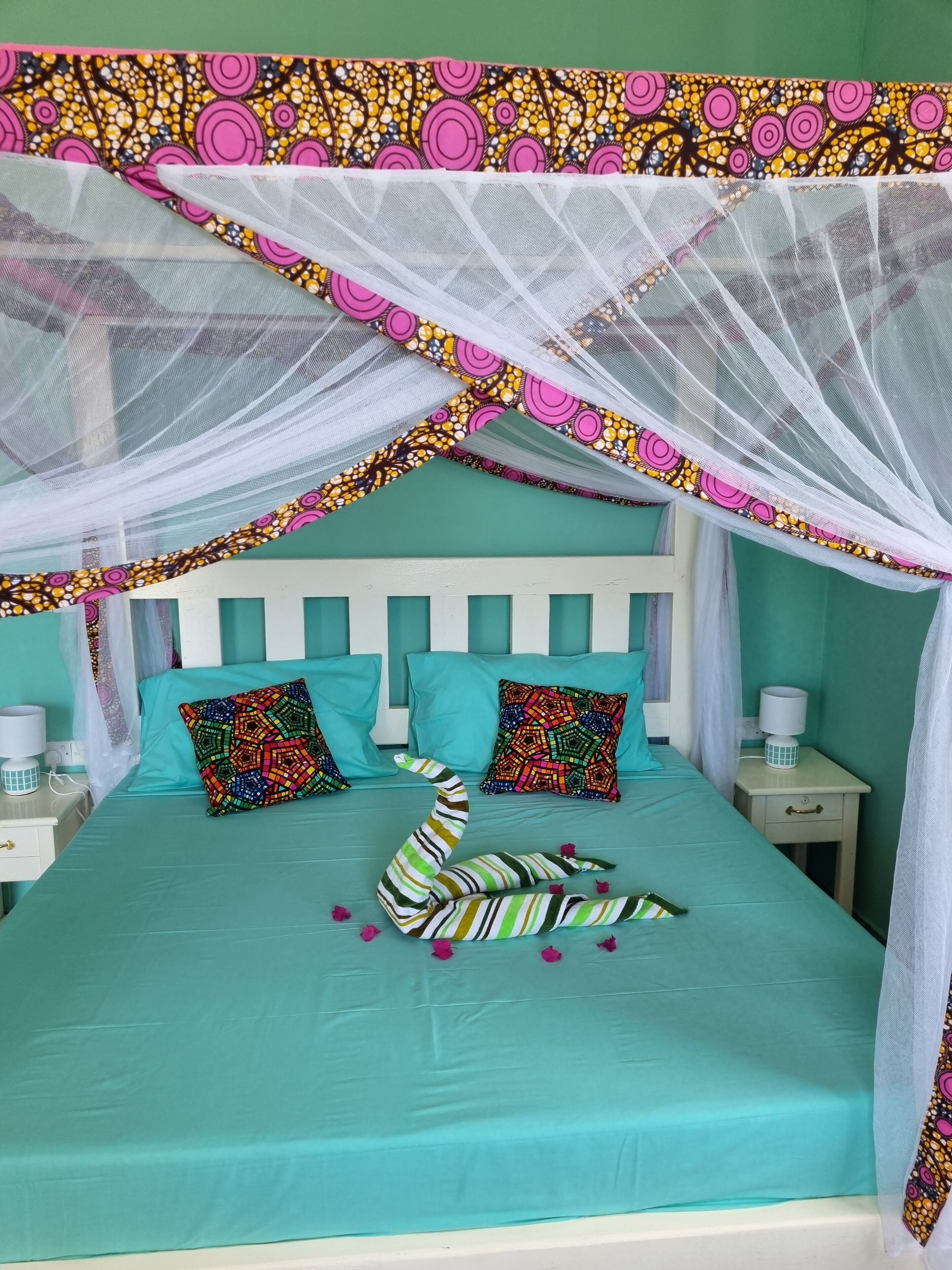 Desk, free WiFi, bed sheets