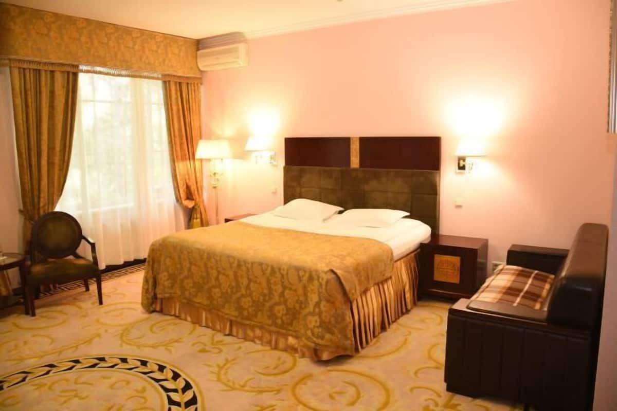1 Schlafzimmer, Allergikerbettwaren, Schreibtisch