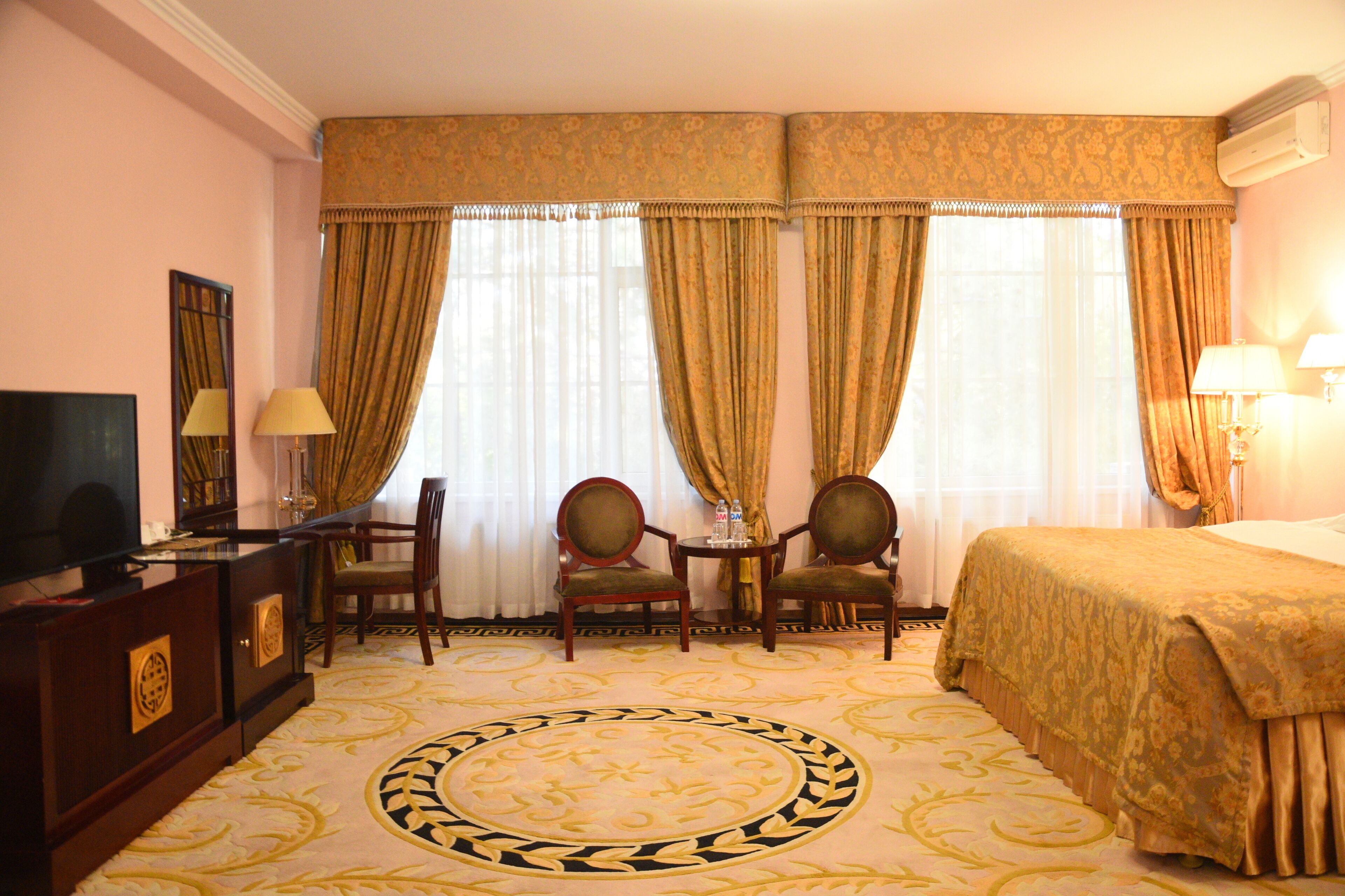 hypo-allergenic bedding, desk, laptop workspace, free wifi