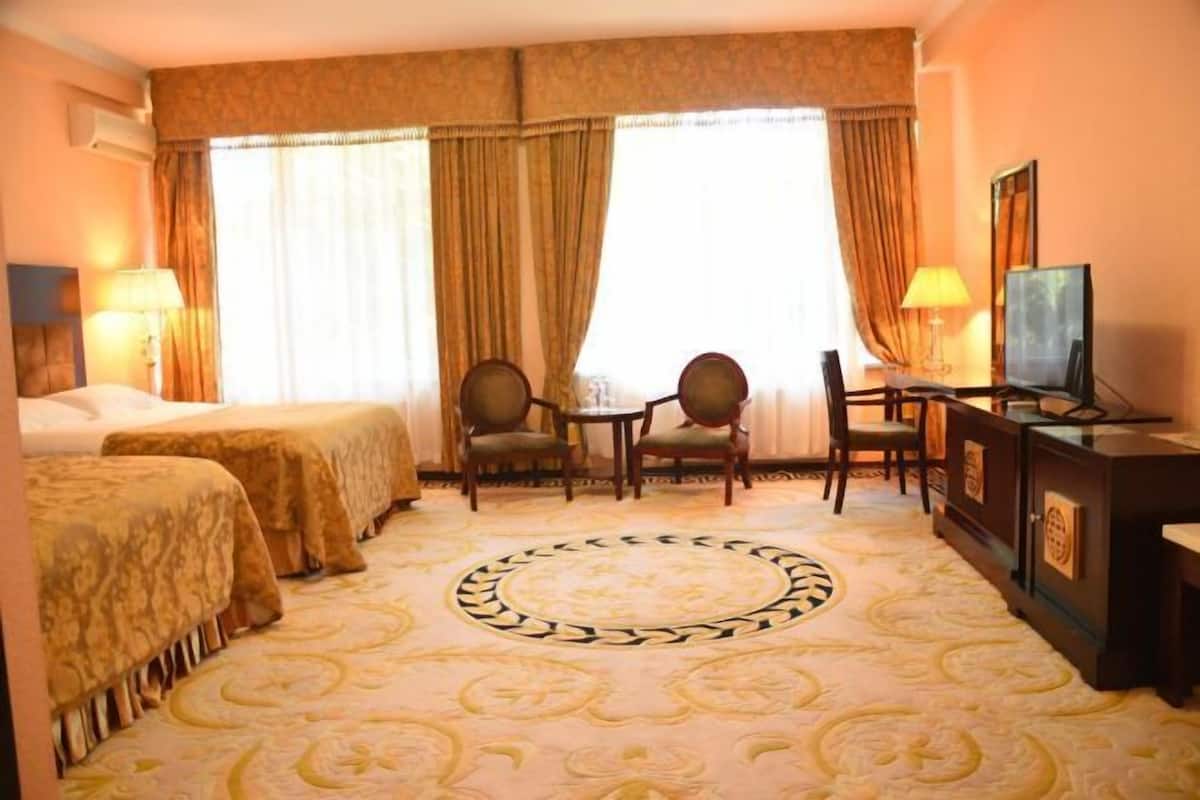 1 Schlafzimmer, Allergikerbettwaren, Schreibtisch