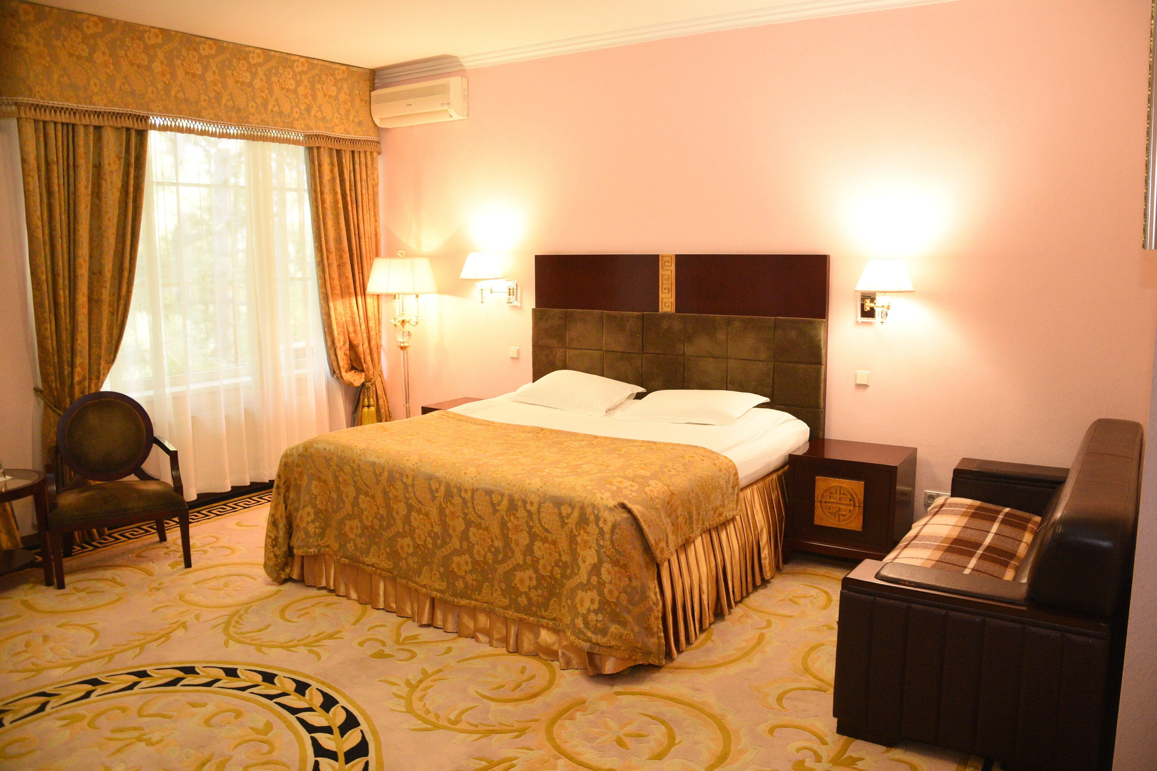 standard suite | hypo-allergenic bedding, desk, laptop workspace, free wifi