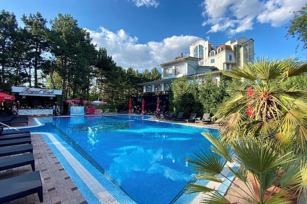 Seasonal outdoor pool