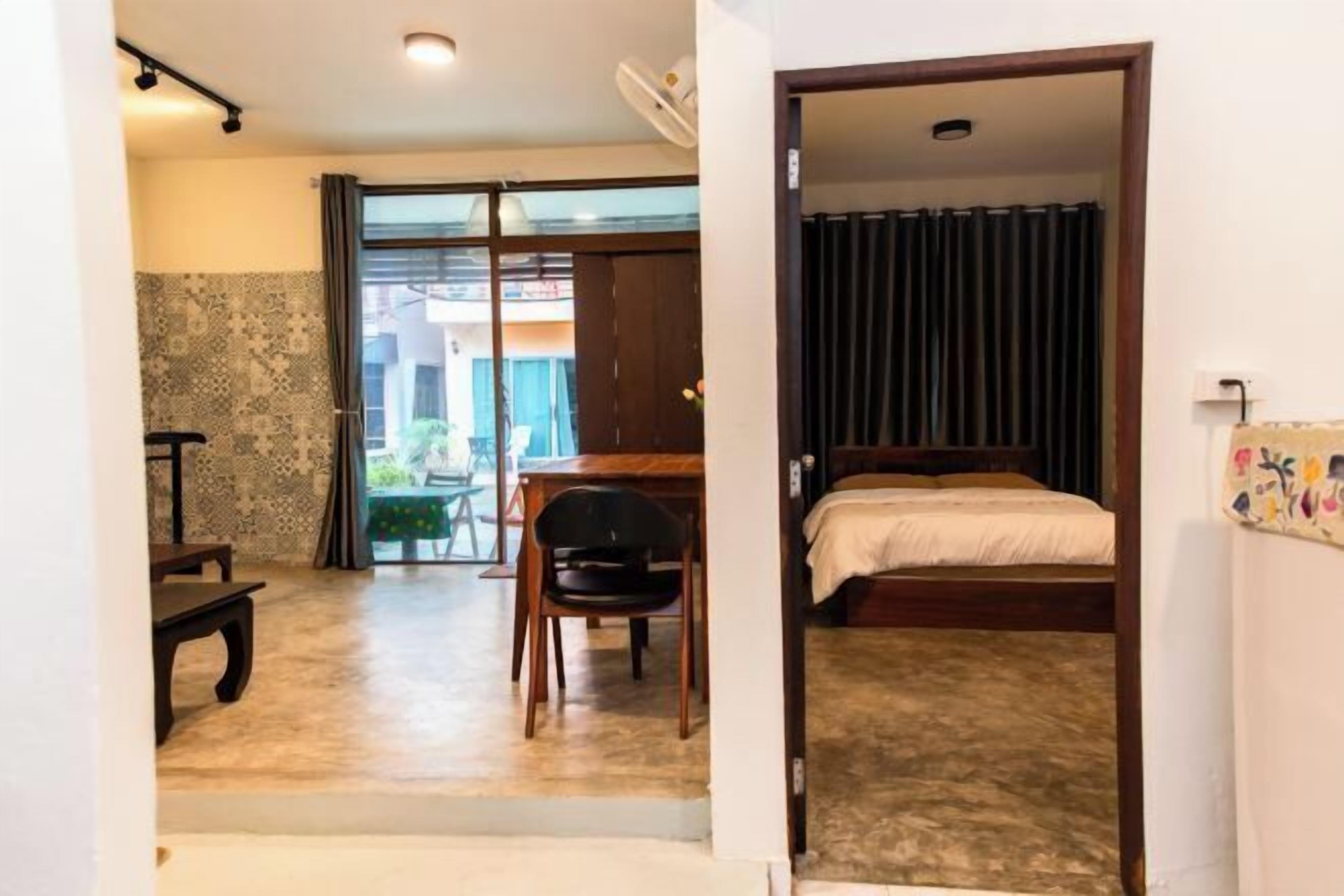 Desk, free WiFi, bed sheets