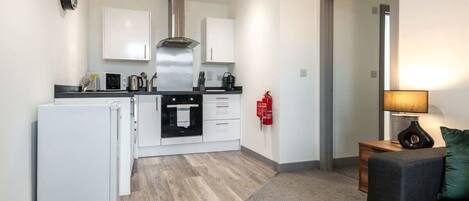 Refrigerador, microondas, horno, placa de cocina