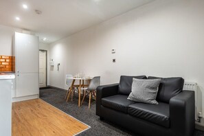 TV, offices - Centrally Located 1 Bed Budget Flat in Halifax (Halifax)