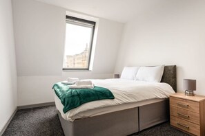 1 bedroom, iron/ironing board, WiFi, bed sheets - Budget 1BED Top Floor Apartment in Central Halifax (Halifax)