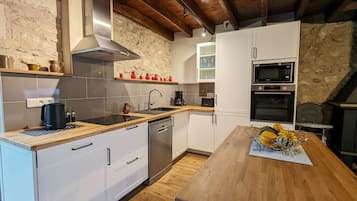 KĂŒhlschrank, Mikrowelle, GeschirrspĂŒler