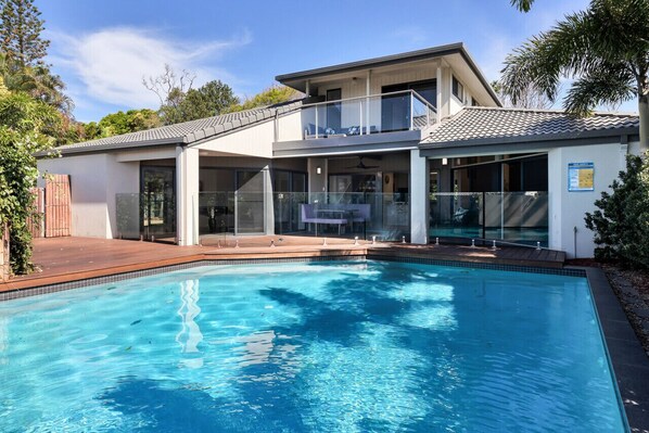 Pool - Yerranya pet-friendly beach home w pool (Yaroomba)