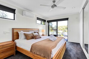 4 Schlafzimmer, Schreibtisch, Bügeleisen/Bügelbrett, Reisekinderbett