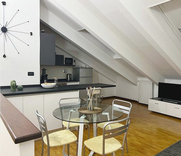 Dining - Benvenuti al Nido di Porta Susa: Un Rifugio di Comfort nel Cuore di Torino (Torino)