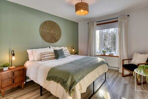 3 slaapkamers, een strijkplank/strijkijzer, wifi, beddengoed