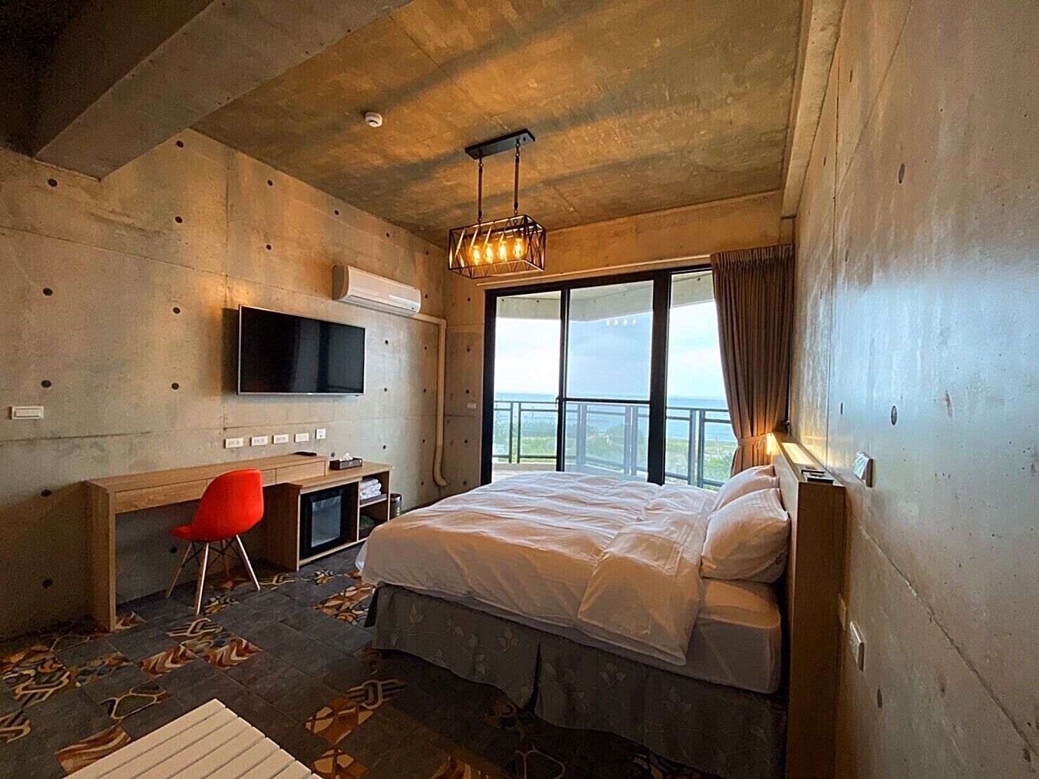 Quarto casal luxo, várias camas, vista para a praia | Roupas de cama premium, edredons de pluma, camas com colchões pillow-top