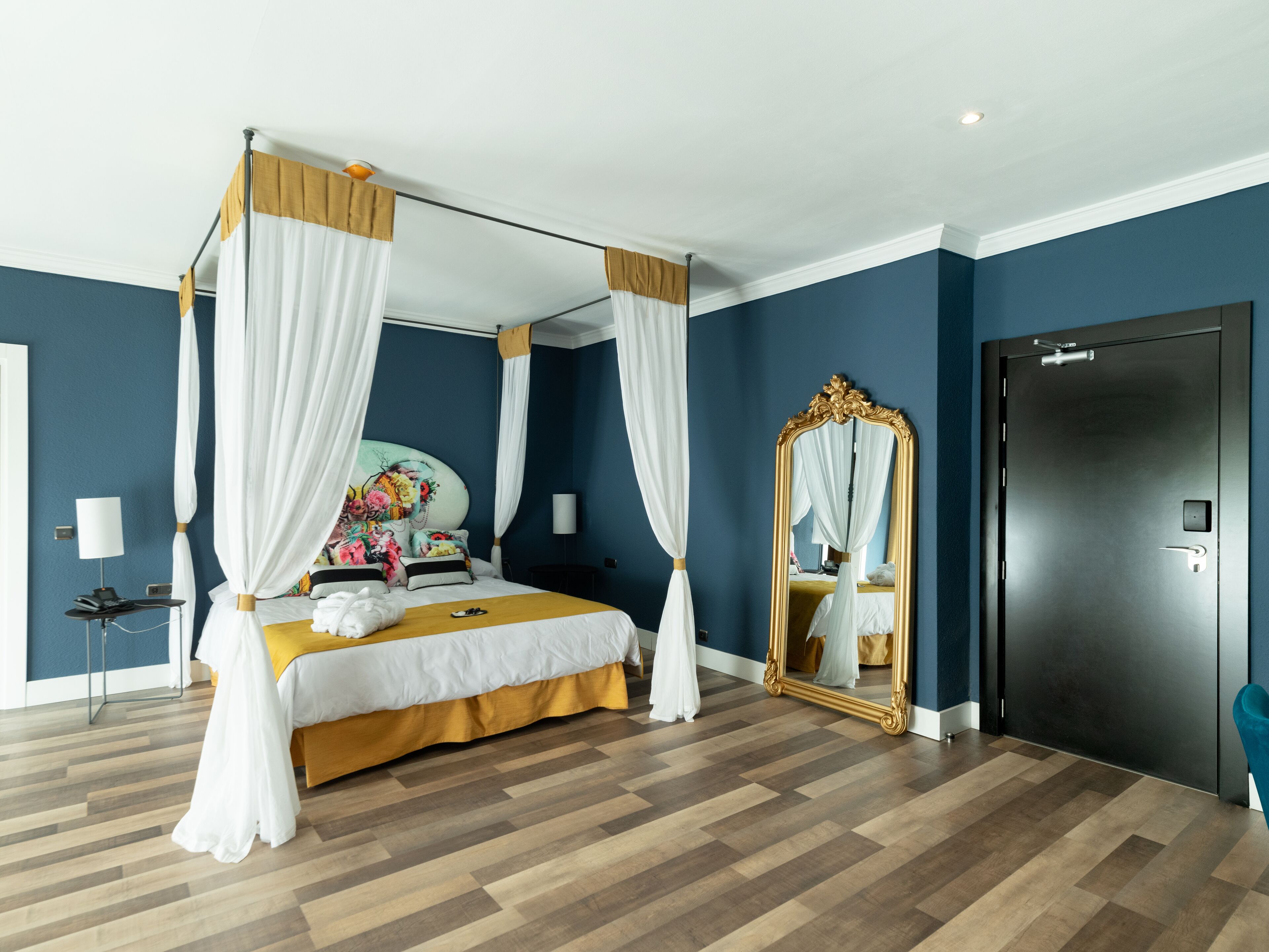 Phòng Deluxe | 1 phòng ngủ, chăn bông, minibar, két bảo mật tại phòng 