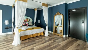 A bedroom with a four-poster bed, a large mirror, and a black door. - Hotel Altos de Istán (Istan)