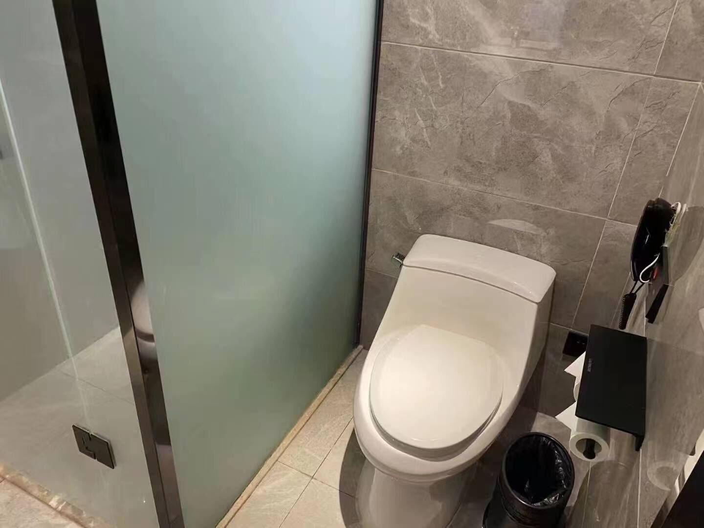 Business Double Room | Bathroom | Shower, rainfall showerhead, designer toiletries, hair dryer