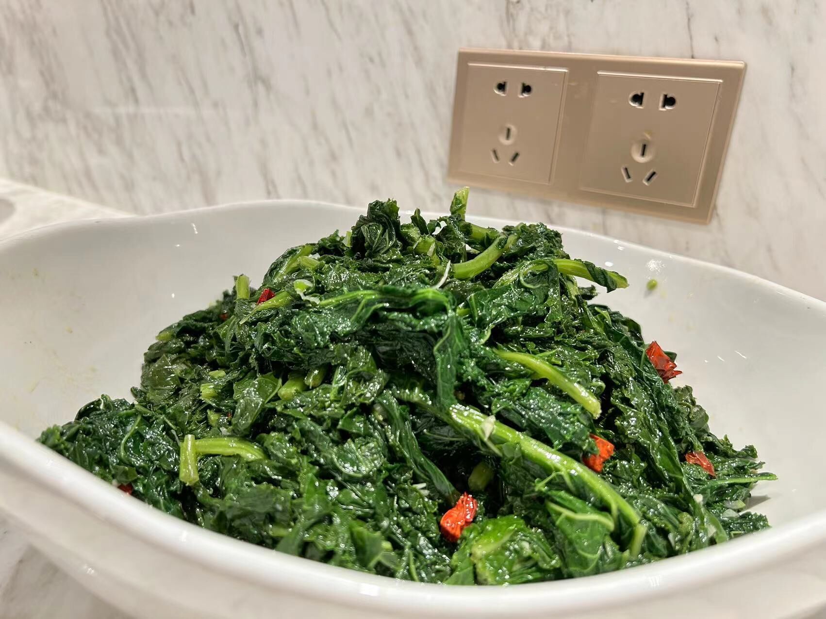 Free daily self-serve breakfast