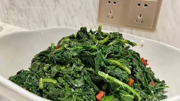 Free daily self-serve breakfast