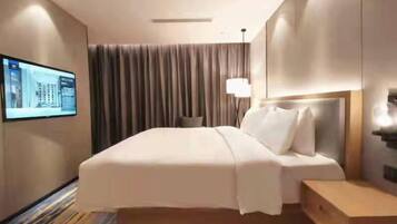 Phòng đôi Business | Bộ đồ giường cao cấp, chăn bông, nệm cao su hoạt tính (memory foam)