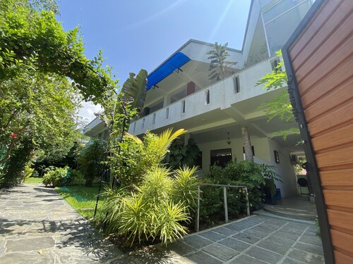 Walking distance to the beach. Cheap hotel recommended for solo travelers and couples. Japanese staff members are also available.