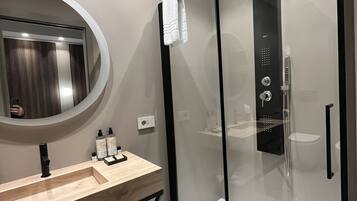Deluxe Double Room | Bathroom | Slippers