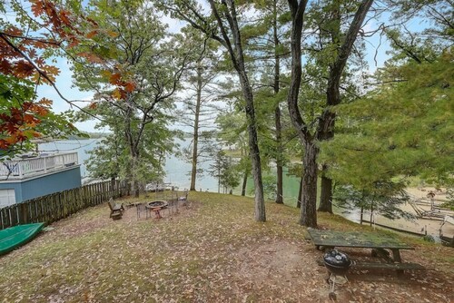 Pine Bay Lodge - Lakefront