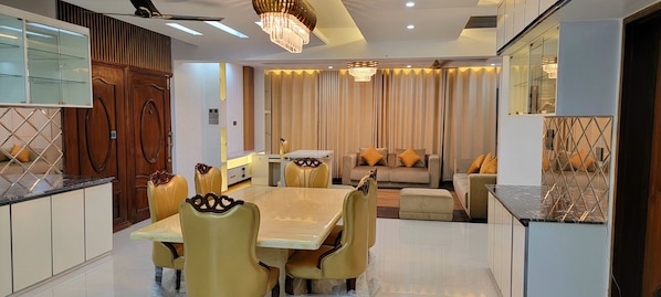 Apartment | Dining