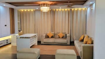 Apartment | Living area | TV