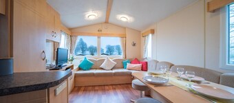 Newton Stewart-sleeps 6-pool-parking-pet Friendly