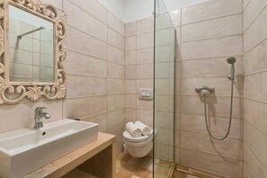 Family House, Multiple Bedrooms, Refrigerator & Microwave (Villa Lapis) | Bathroom
