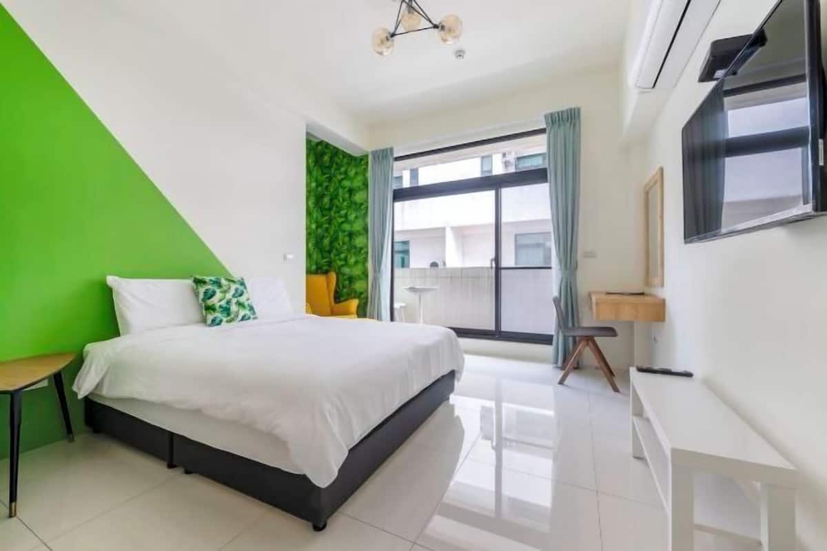 Blackout curtains, free WiFi, bed sheets