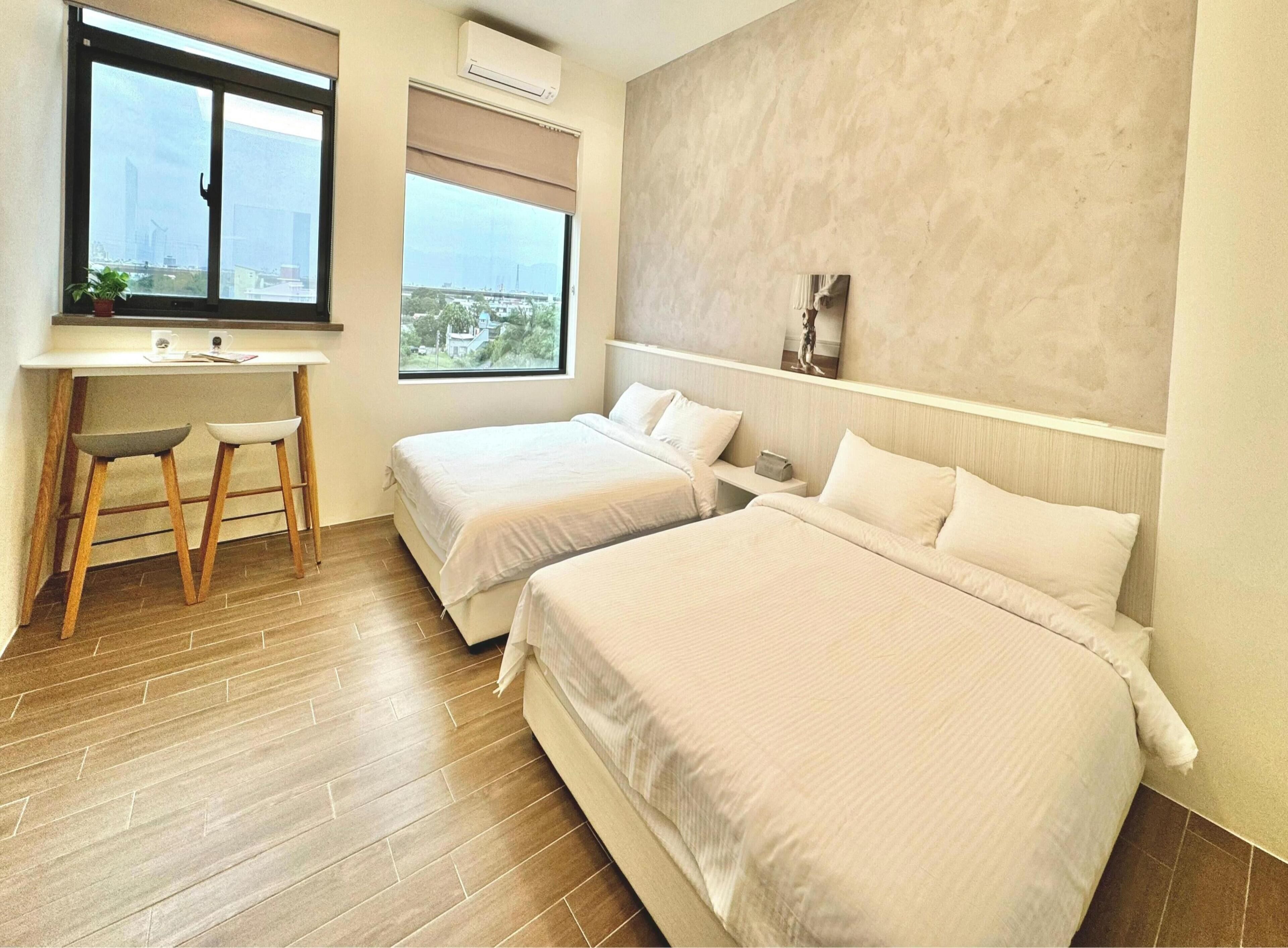 Familienzimmer, Badewanne | Verdunkelungsvorhänge, kostenloses WLAN, Bettwäsche