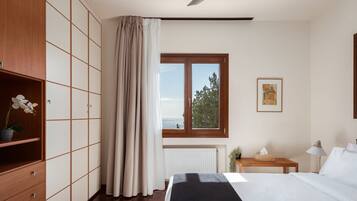 4 Schlafzimmer, Schreibtisch, Bügeleisen/Bügelbrett, Reisekinderbett