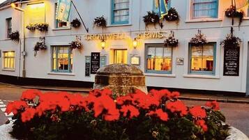 Pintu masuk properti