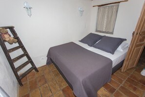 2 bedrooms, iron/ironing board, travel crib, free WiFi - Gites la Demeure (PUIMISSON)
