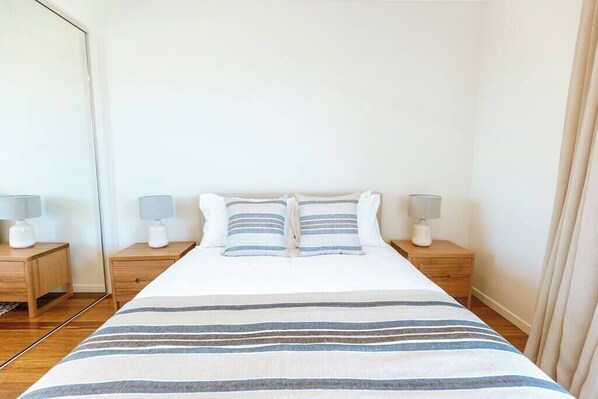 4 bedrooms, desk, iron/ironing board, WiFi