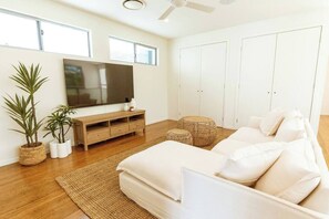 TV, stereo, offices