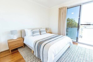 4 bedrooms, desk, iron/ironing board, WiFi