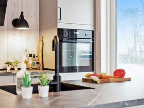 Kühlschrank, Ofen, Geschirrspüler, Hochstuhl