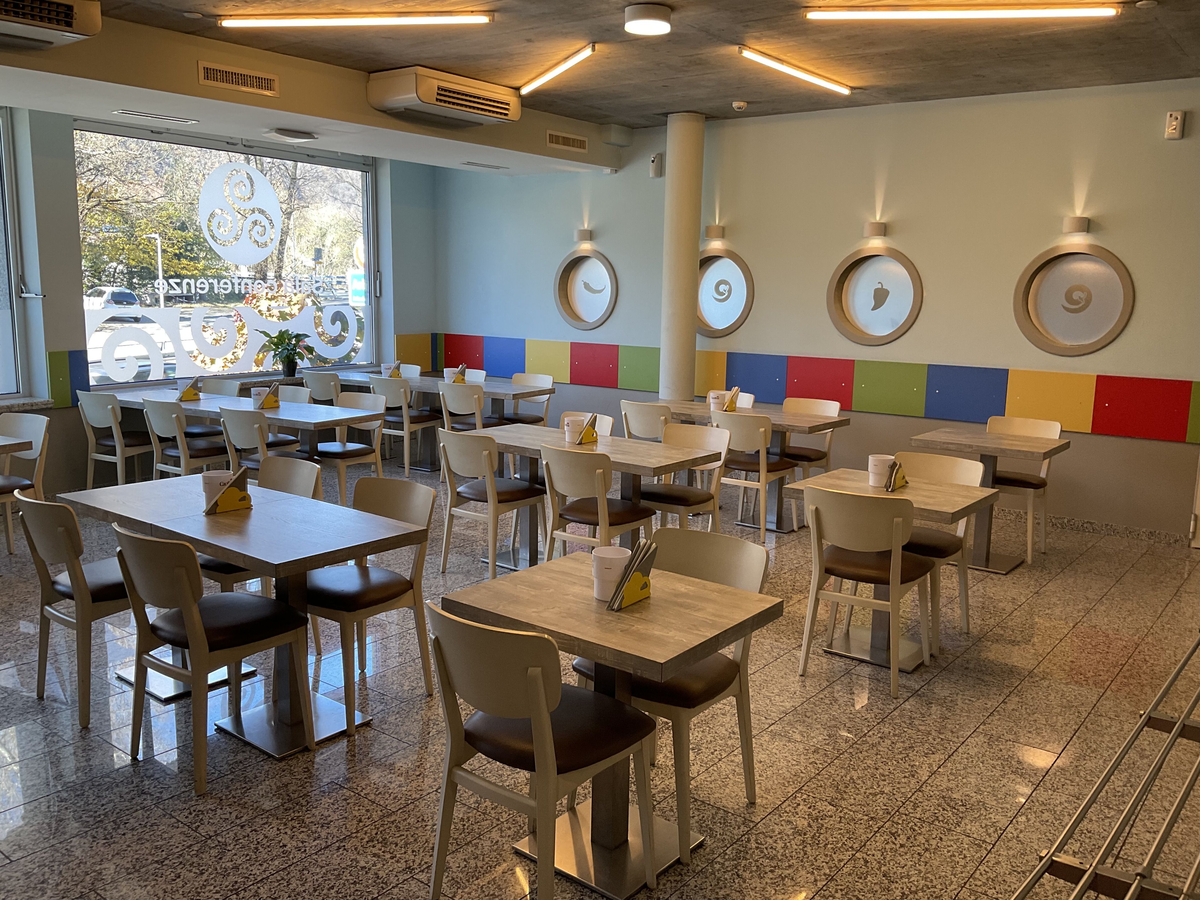 每日供應吃到飽早餐 (每人 CHF12)