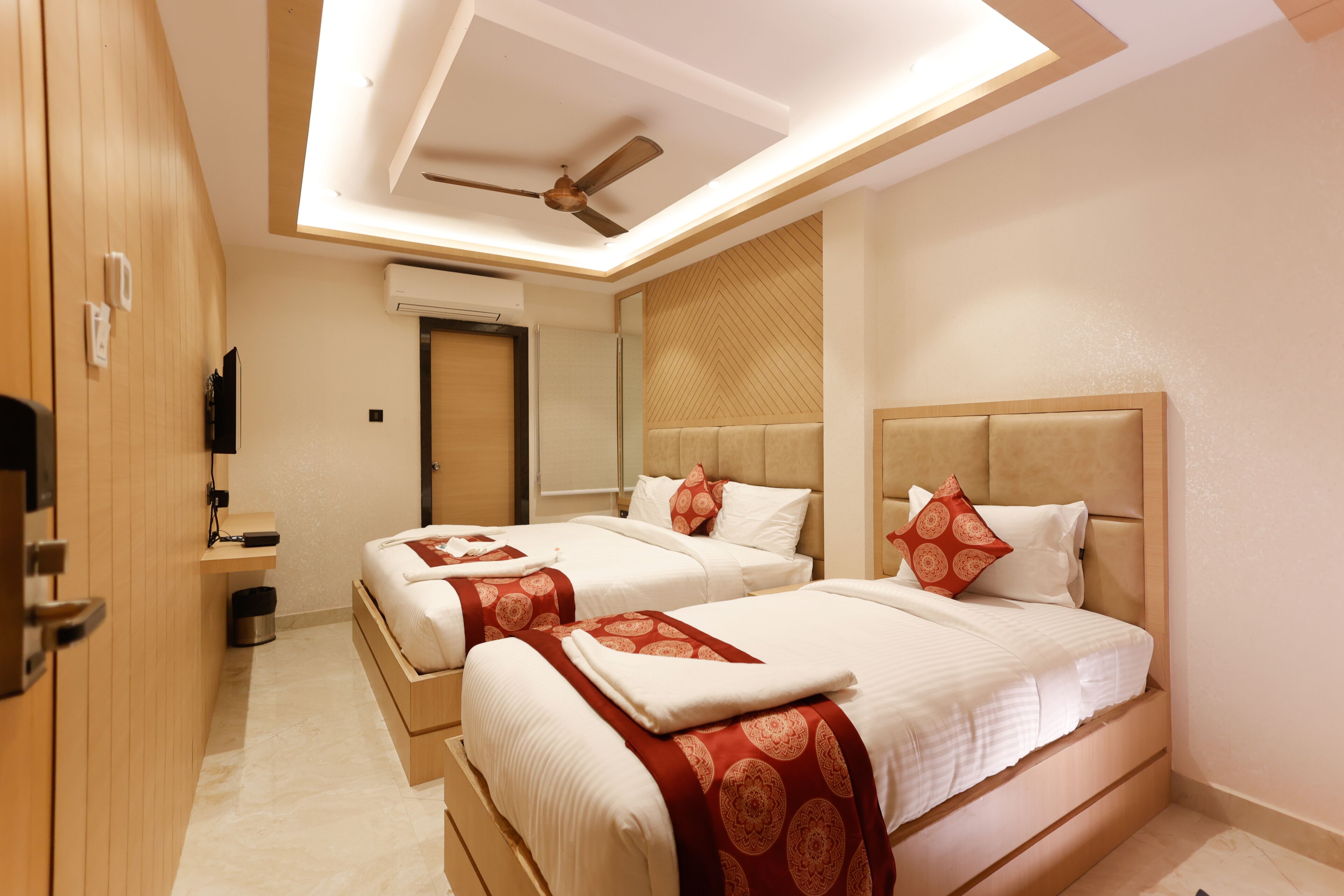 Family Room | Egyptian cotton sheets, premium bedding, down comforters