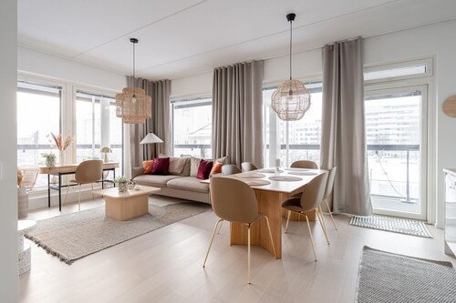 New 2BR Apt with Balcony, Sauna & Great Location