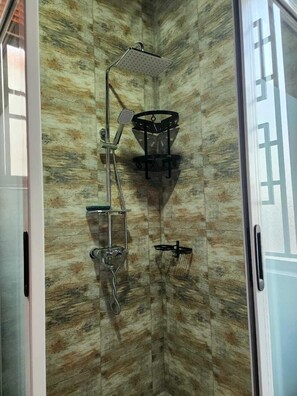 Appartement Ville | Douche de la salle de bain
