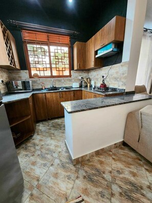 Appartement Ville | Cuisine privée | Réfrigérateur, micro-ondes, grille-pain, blender