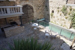 Outdoor dining - Gites la Remise (PUIMISSON)
