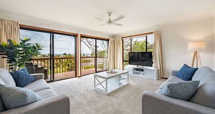 "Coastal Serenity" – Ocean Views & Close to Beach