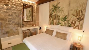 1 bedroom, premium bedding, down comforters, memory foam beds